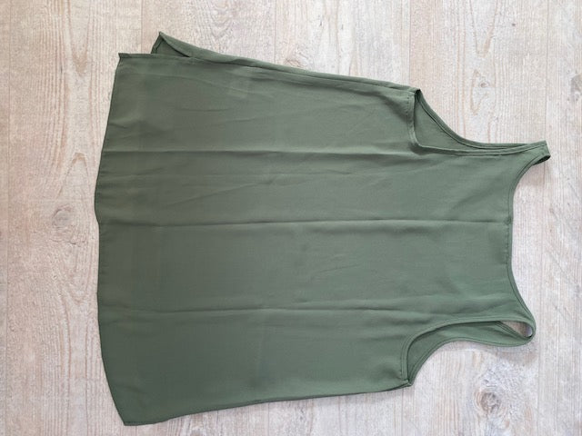 Top kaki zonder mouwen, luchtige top maat 38 medium