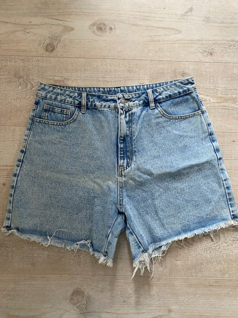 Jeans short maat XL lichtblauw denim